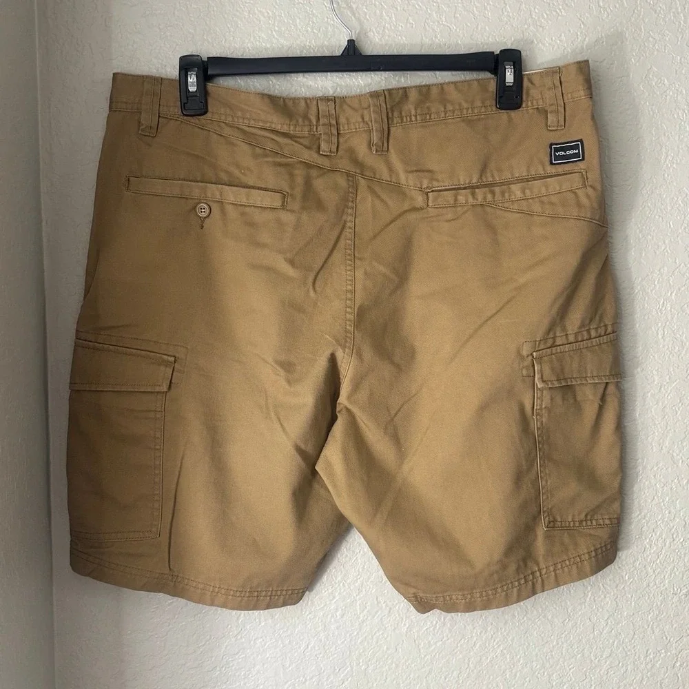 Men's Volcom Tan Khaki Cargo Shorts Size 38